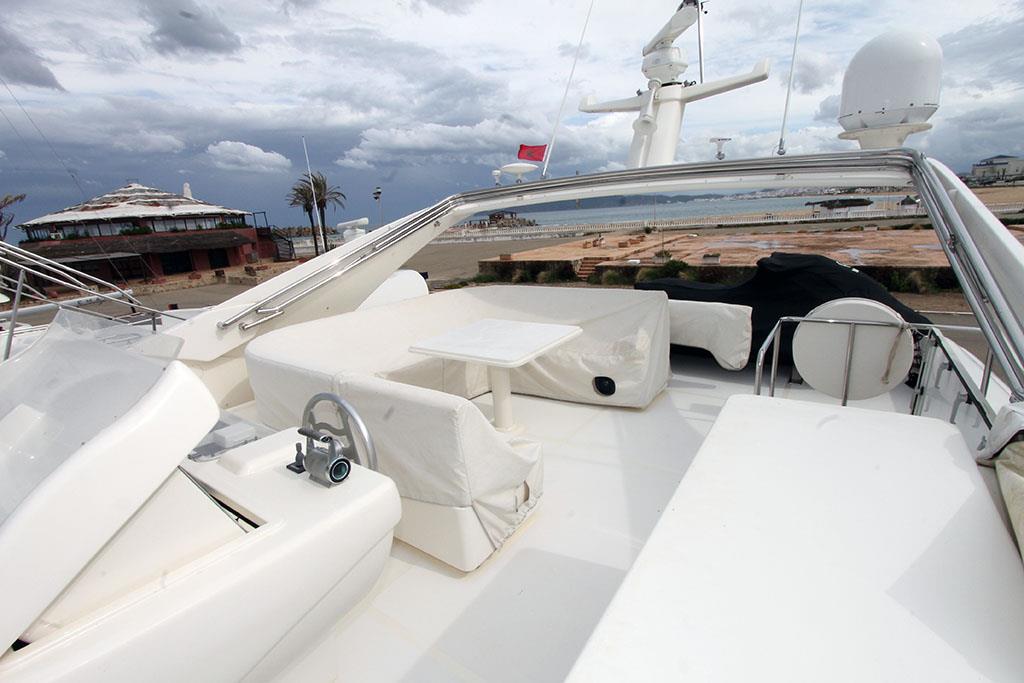 2005 FERRETTI YACHTS 731 